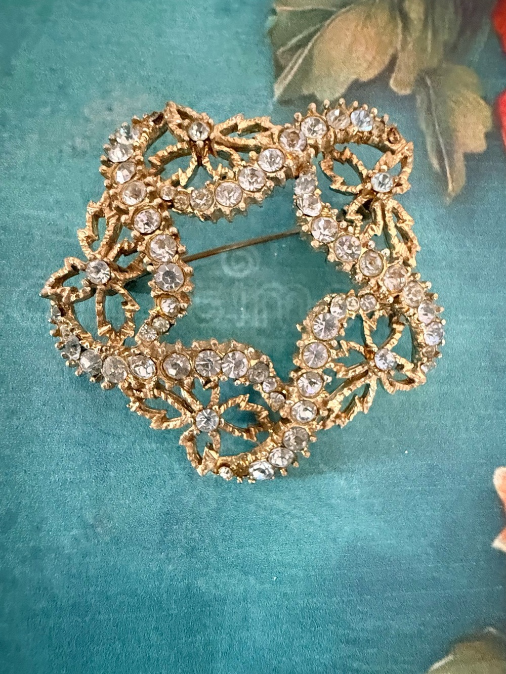 Gold Crystal Floral Circle Brooch - Elegant Gold-Tone Pin